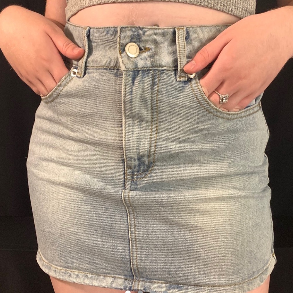 essential denim mini skirt